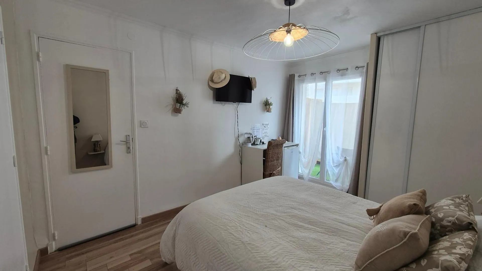 Bed and Breakfast Plein Soleil Petit Dej Compris Compris Toulon 0*,  Francie